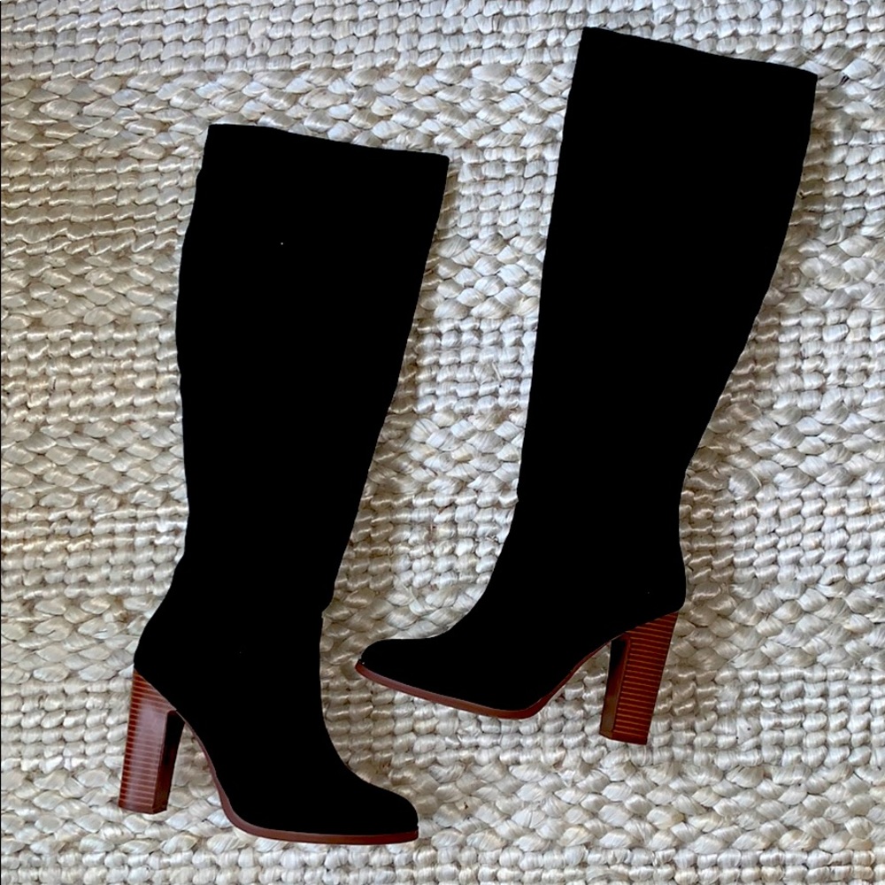 Like-New Black Knee-High Suede Boots